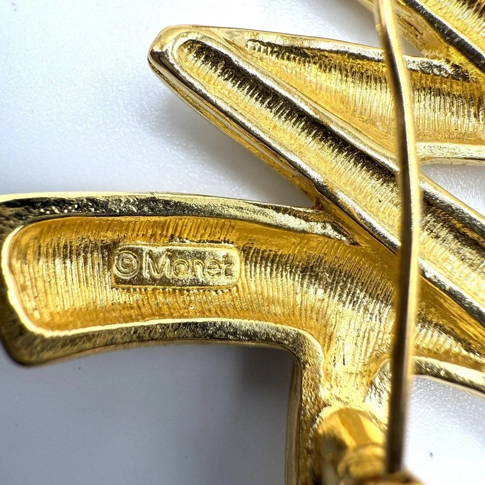 Monet Christmas Tree Brooch Pin Gold Tone Rhinestone Holiday Jewelry‎ Sparkly